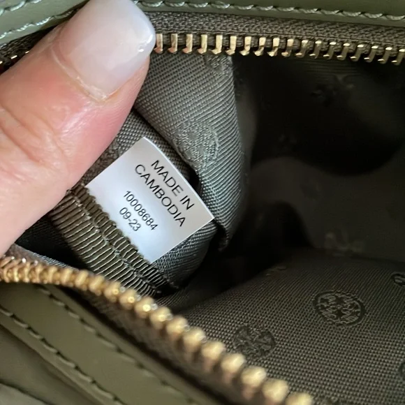 New✨authentic nylon belt bag (green) - Picture 8 of 15